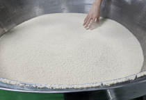 Máy sấy tầng sôi cho khách hàng sấy vừng