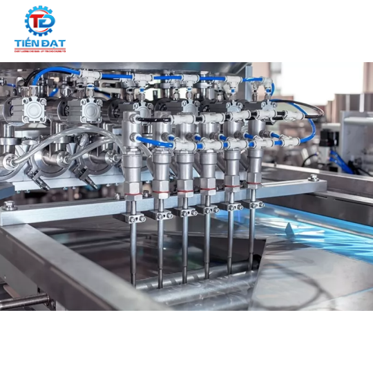 Máy đóng gói chất lỏng đa rãnh tự động có khử trùng bằng tia cực tím